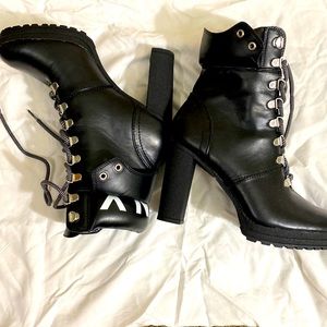 Heeled boots